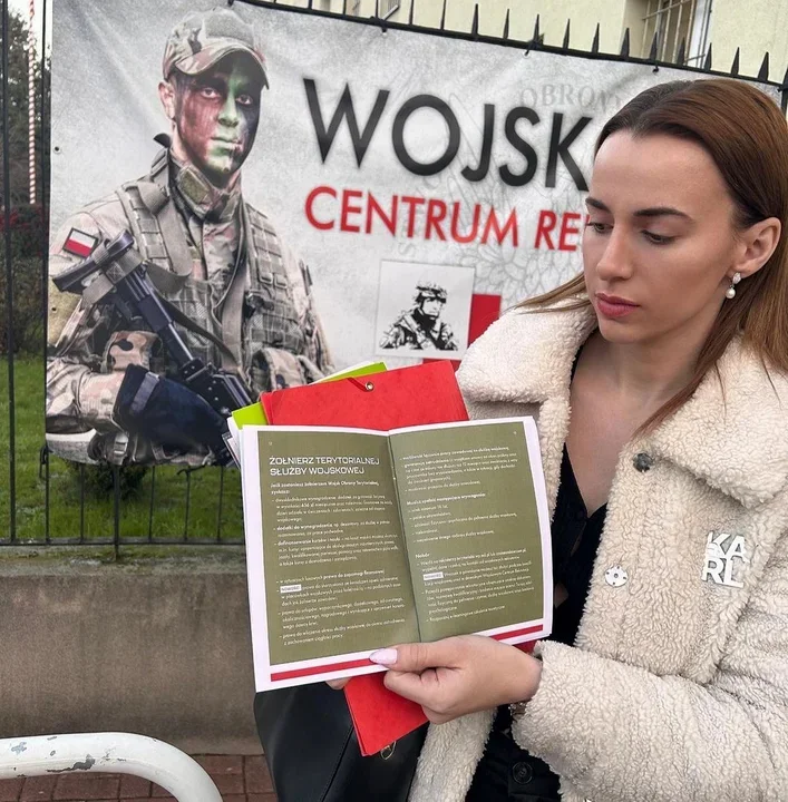 Marianna Schreiber, czyli "zrobię wszystko, żebyście tylko zwrócili na mnie uwagę". Próbowała być modelką, raperką, teraz przyszedł czas na żołnierkę.