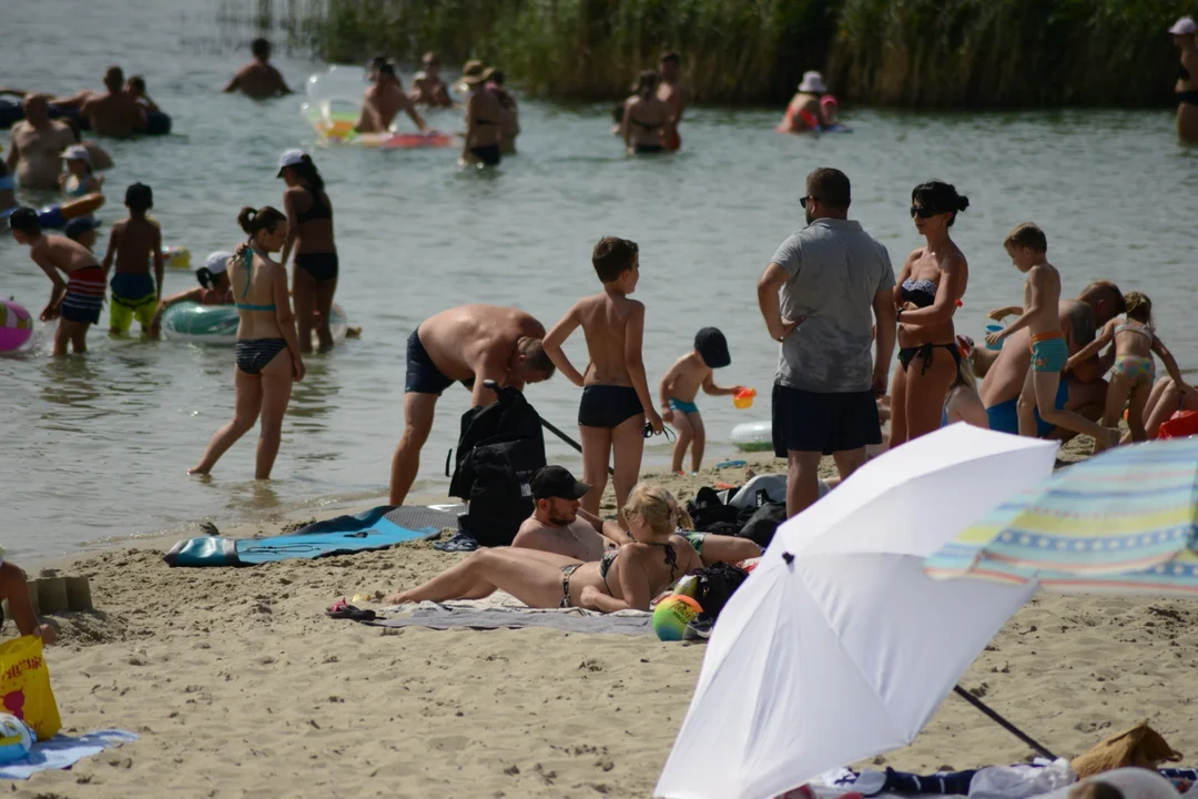 Tłumy nad Jeziorem Tarnobrzeskim - zobacz zdjęcia z sobotniego plażowania