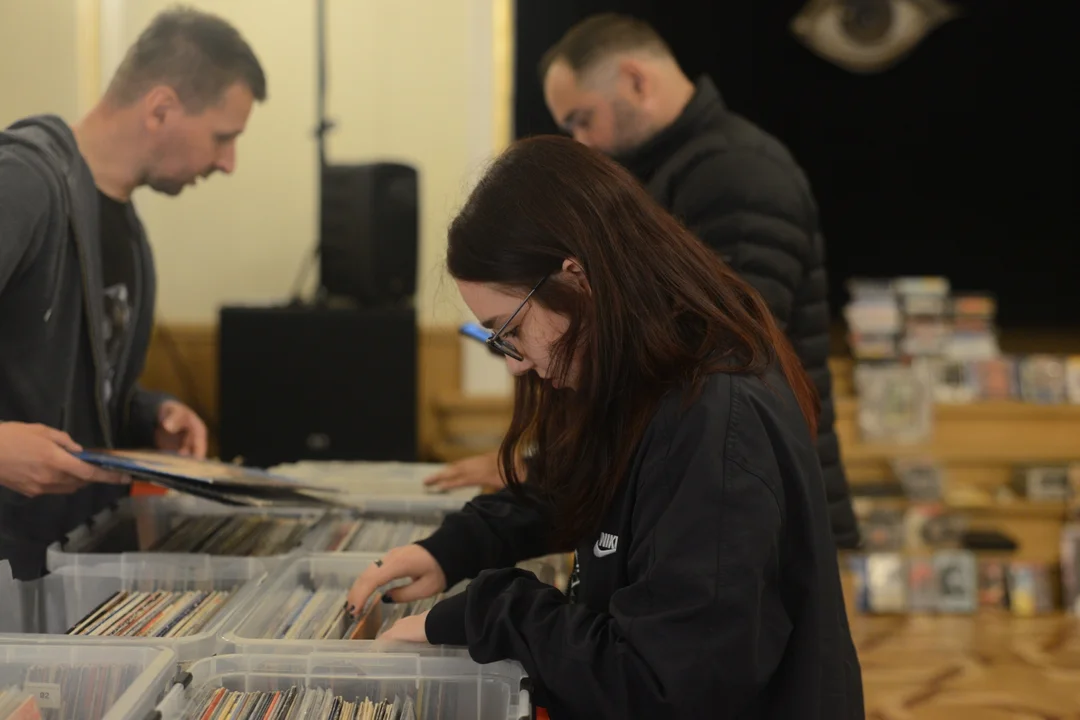Co możesz kupić na Czadowej Giełdzie w Tarnobrzegu? Raj dla miłośników muzyki, od kaset po płyty winylowe [ZDJĘCIA] - Zdjęcie główne