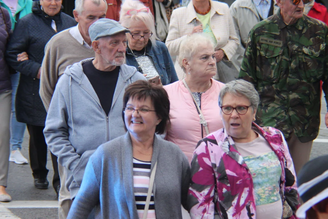 Korowód seniorów i potańcówka miejska w Parku Jedności Polonii z Macierzą