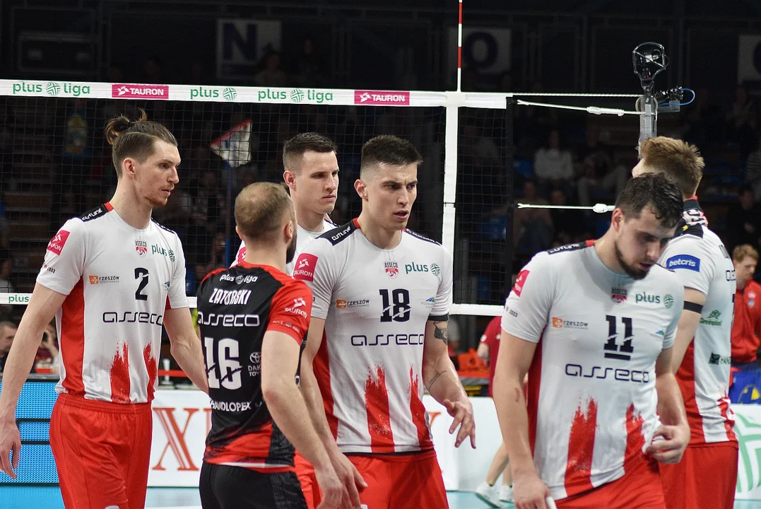 Pierwszy półfinałowy mecz siatkarskiej PlusLigi: Asseco Resovia Rzeszów - Grupa Azoty ZAKSA Kędzierzyn-Koźle (2:3)