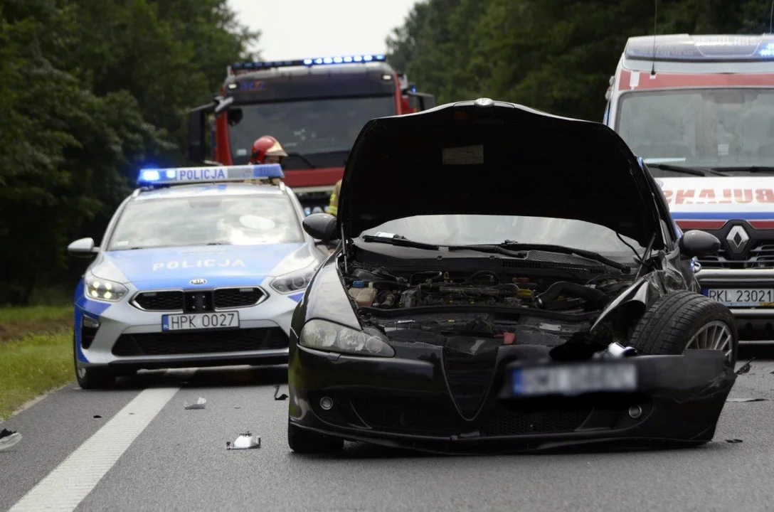 Zderzenie dwóch samochodów na DK9 w Hadykówce.