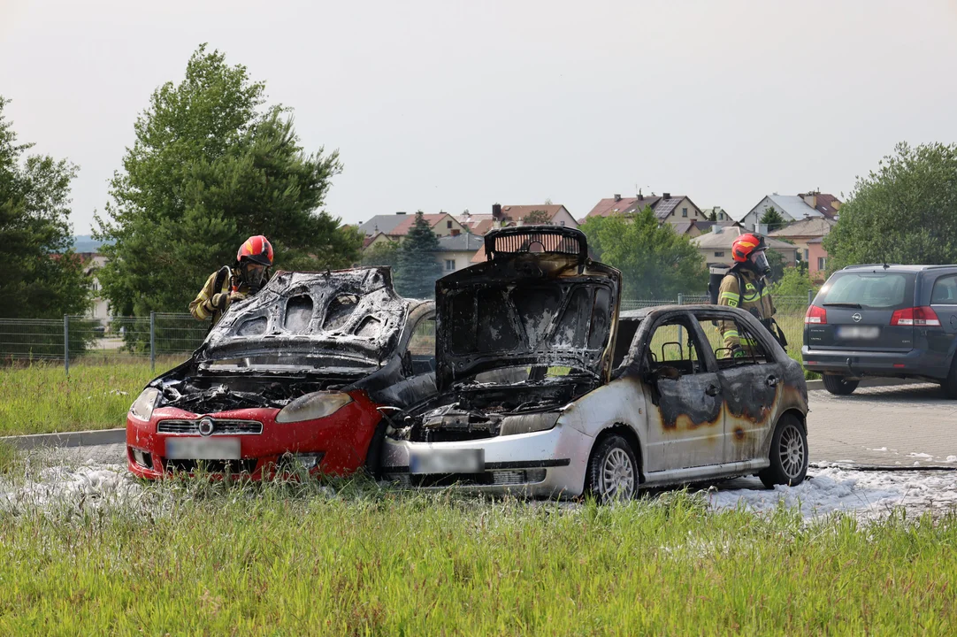 Pożar aut przy ulicy Przemysłowej w Kolbuszowej