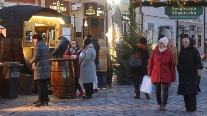 Świąteczne Miasteczko w Rzeszowie w sobotni wieczór [ZDJĘCIA, WIDEO]