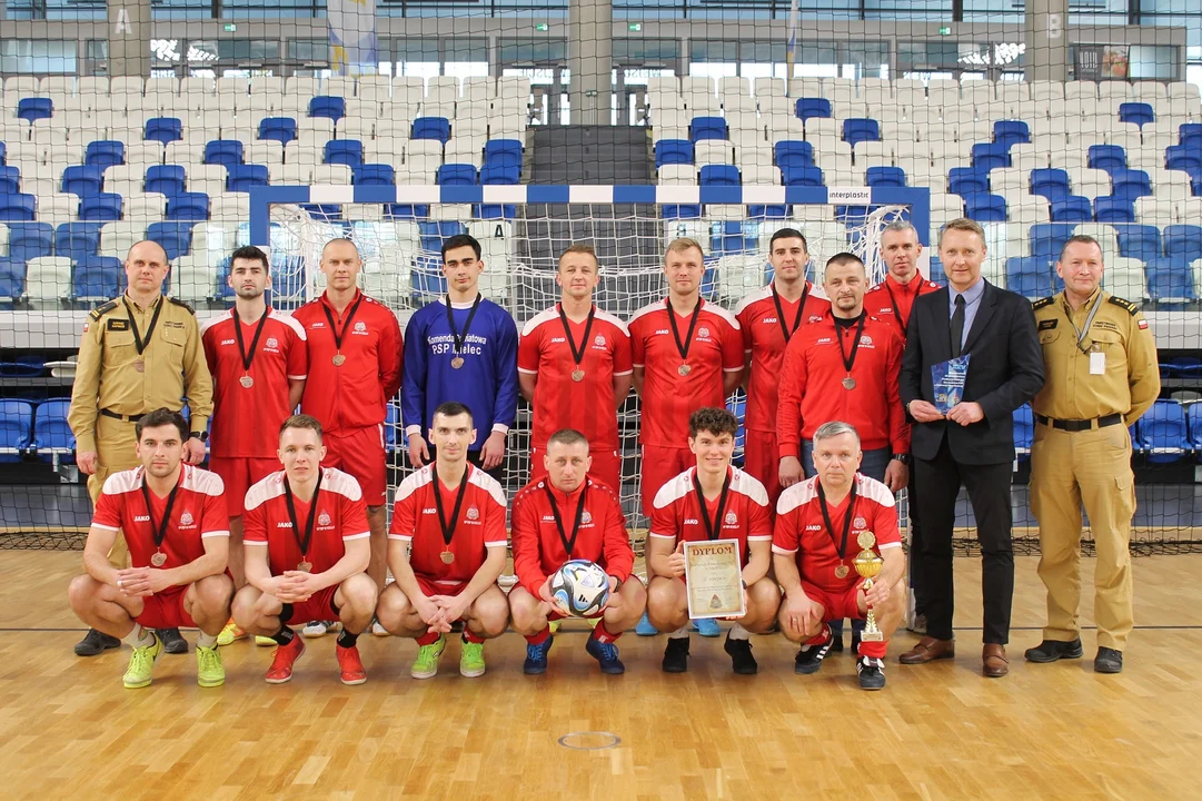 Mieleccy strażacy na podium wojewódzkich zawodów [ZDJĘCIA] - Zdjęcie główne