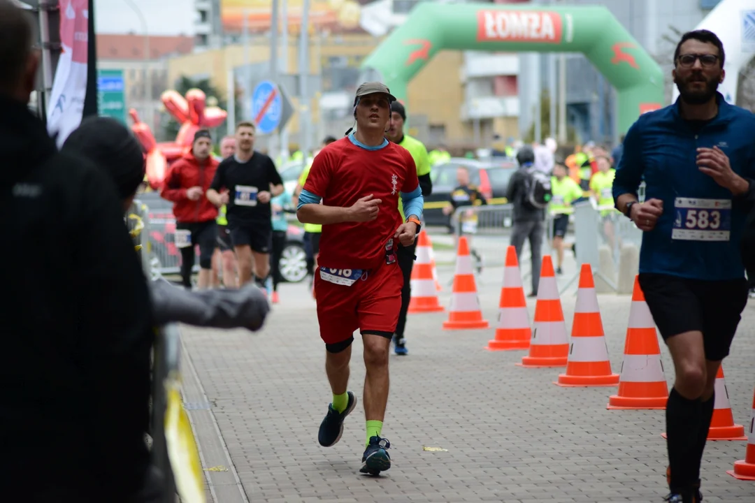 Mnóstwo biegaczy z całego regionu i nie tylko na 16. PKO Półmaratonie Rzeszowskim oraz 8. PKO Sztafecie Półmaratońskiej - zdjęcia część 2