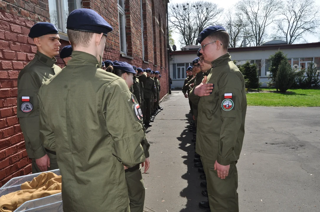 "Ślubuję wypełniania obowiązków kadeta"- ślubowanie klas wojskowych