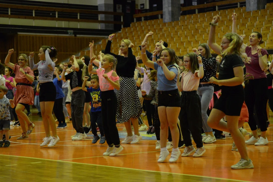School Dance Zajęcia Taneczne w Tarnobrzegu podsumowuje rok nauki. Ależ to był taneczny popis [ZDJĘCIA] - Zdjęcie główne