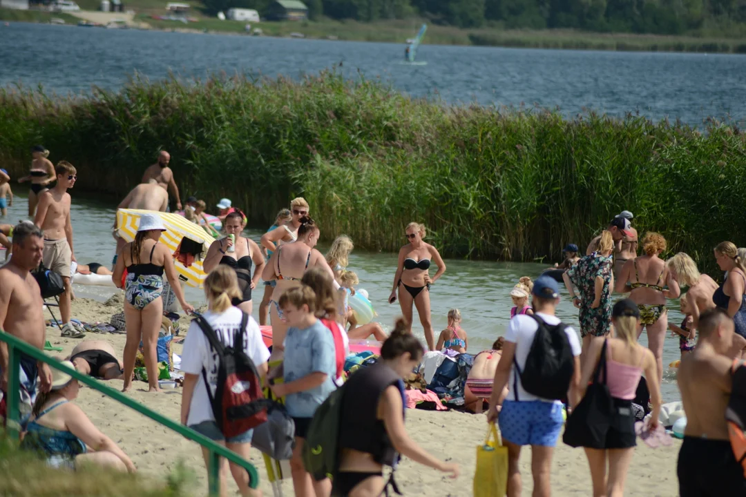 Tłumy nad Jeziorem Tarnobrzeskim - zobacz zdjęcia z sobotniego plażowania