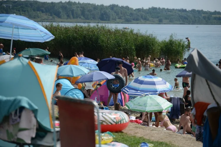 Jezioro Tarnobrzeskie w niedzielne południe