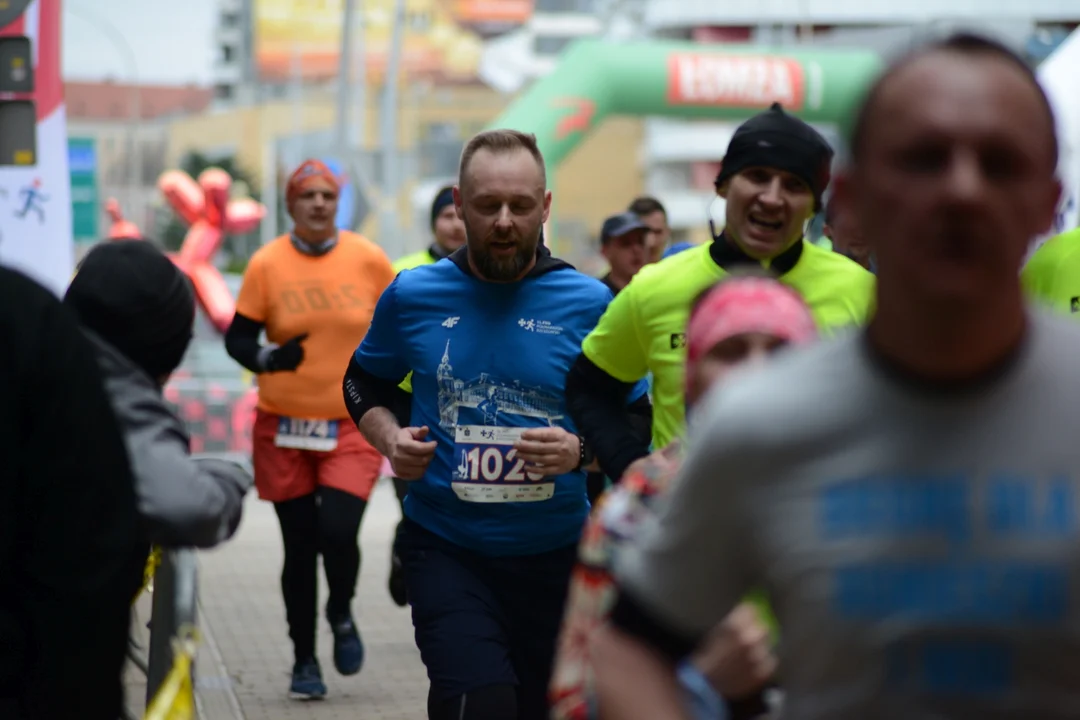 Mnóstwo biegaczy z całego regionu i nie tylko na 16. PKO Półmaratonie Rzeszowskim oraz 8. PKO Sztafecie Półmaratońskiej - zdjęcia część 2