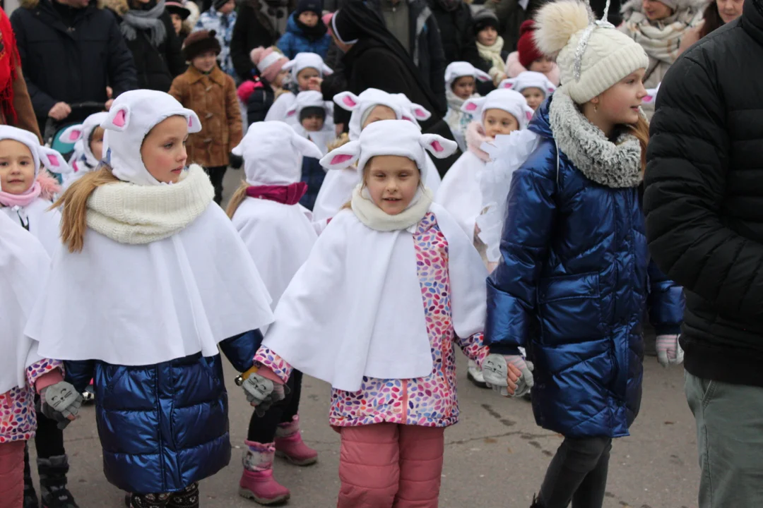 Orszak Trzech Króli w Rzeszowie. Kolęda pokoju z Zalesia do Katedry Rzeszowskiej