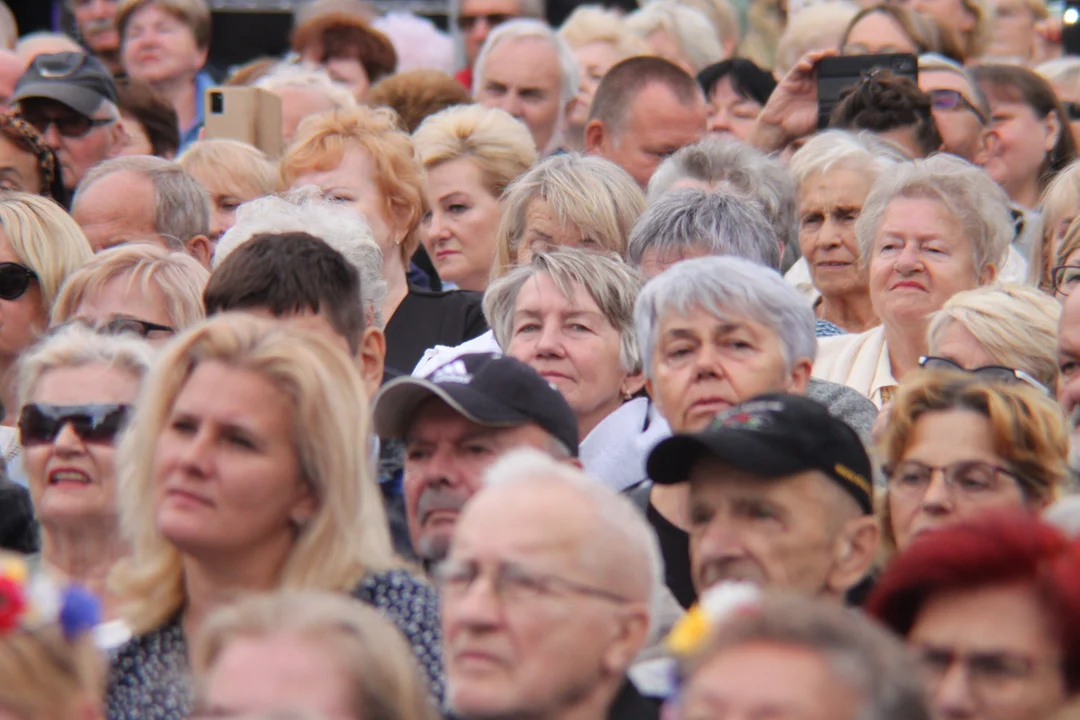 Seniorzy otrzymali klucze do miasta. Koncert Eleni rozpoczął Senioralia 2022