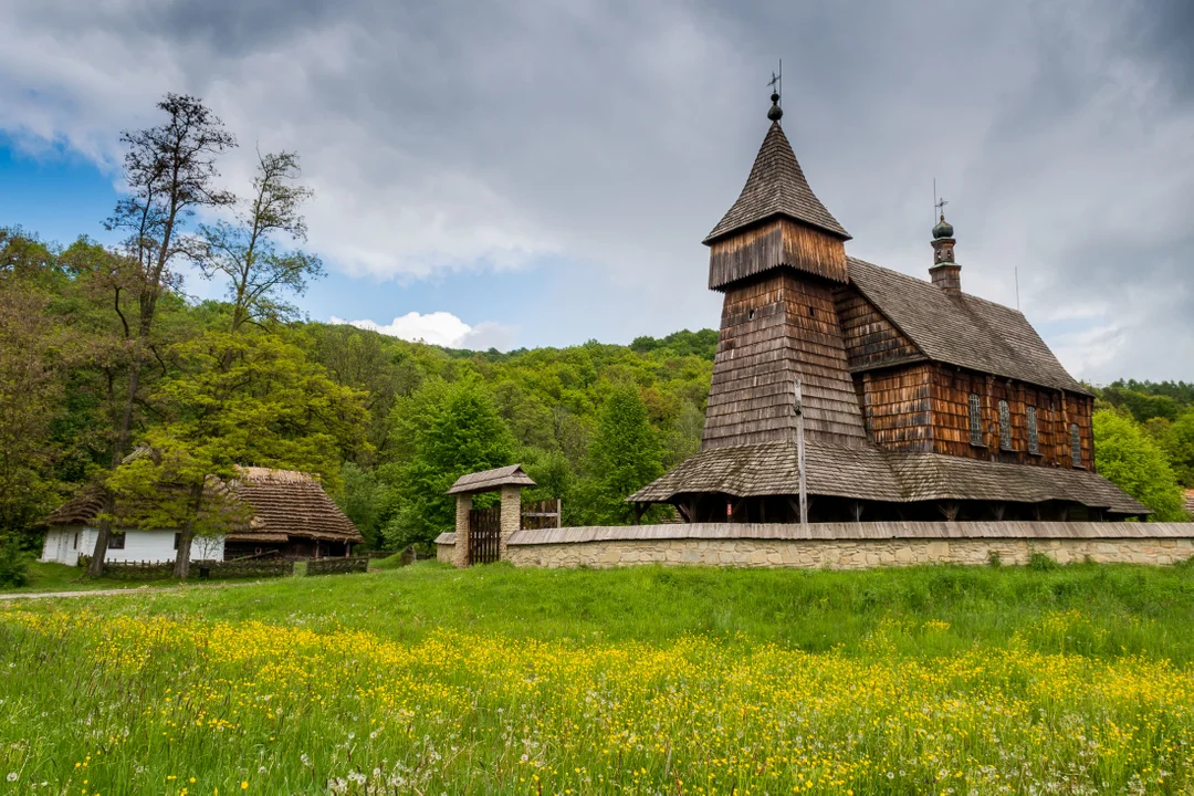 Sanocki skansen wiosną jest wyjątkowo piękny