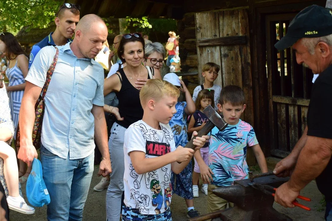 Tłumy na imprezie w skansenie w Kolbuszowej.