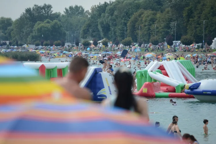 Jezioro Tarnobrzeskie w niedzielne południe