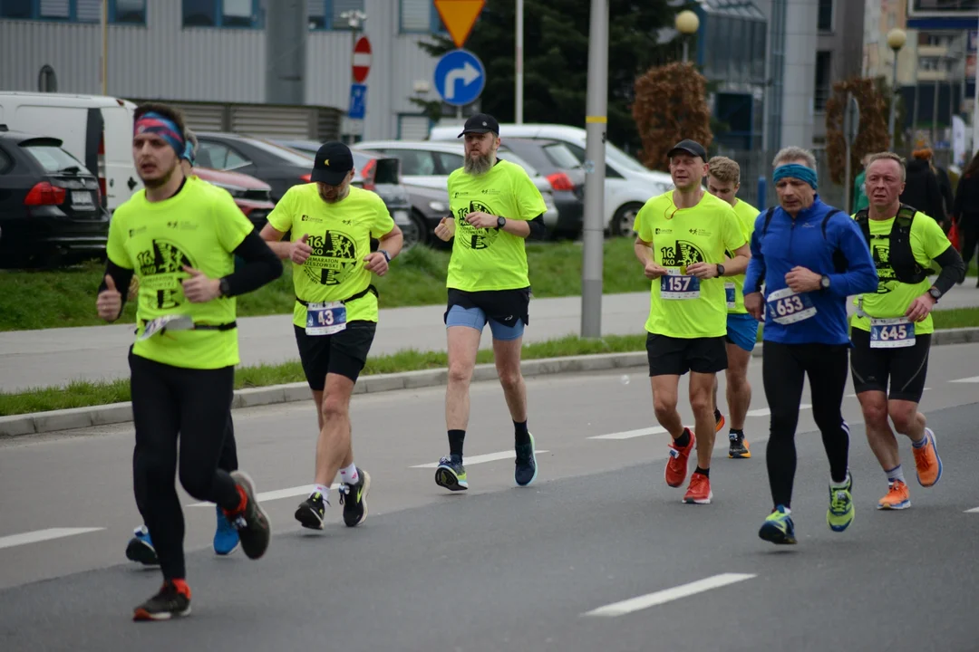 16. PKO Półmaraton Rzeszowski oraz 8. PKO Sztafeta Półmaratońska w Rzeszowie - dużo zdjęć z trasy i mety