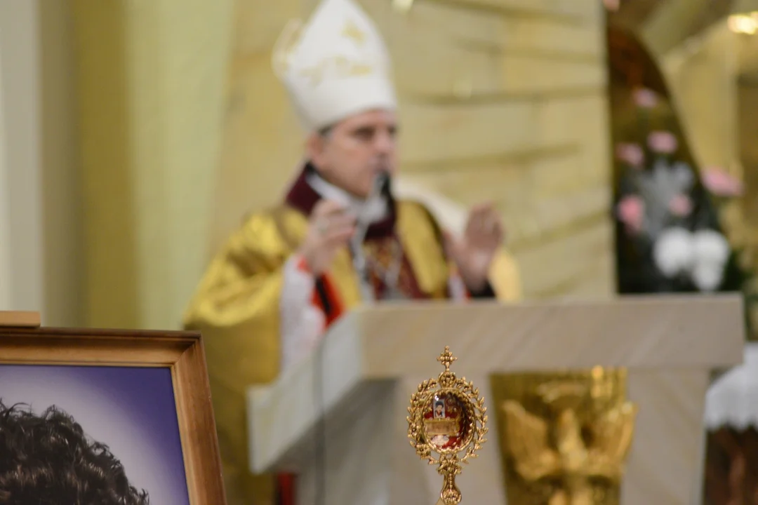 Relikwie bł. Carlo Acutisa, jednego z patronów Światowych Dni Młodzieży, w Parafii Św. Barbary w Tarnobrzegu
