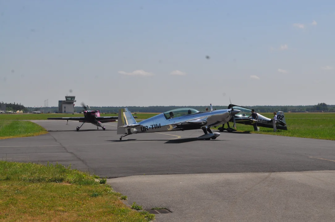 Szkolenia akrobatyczne pilotów lotnisko Mielec