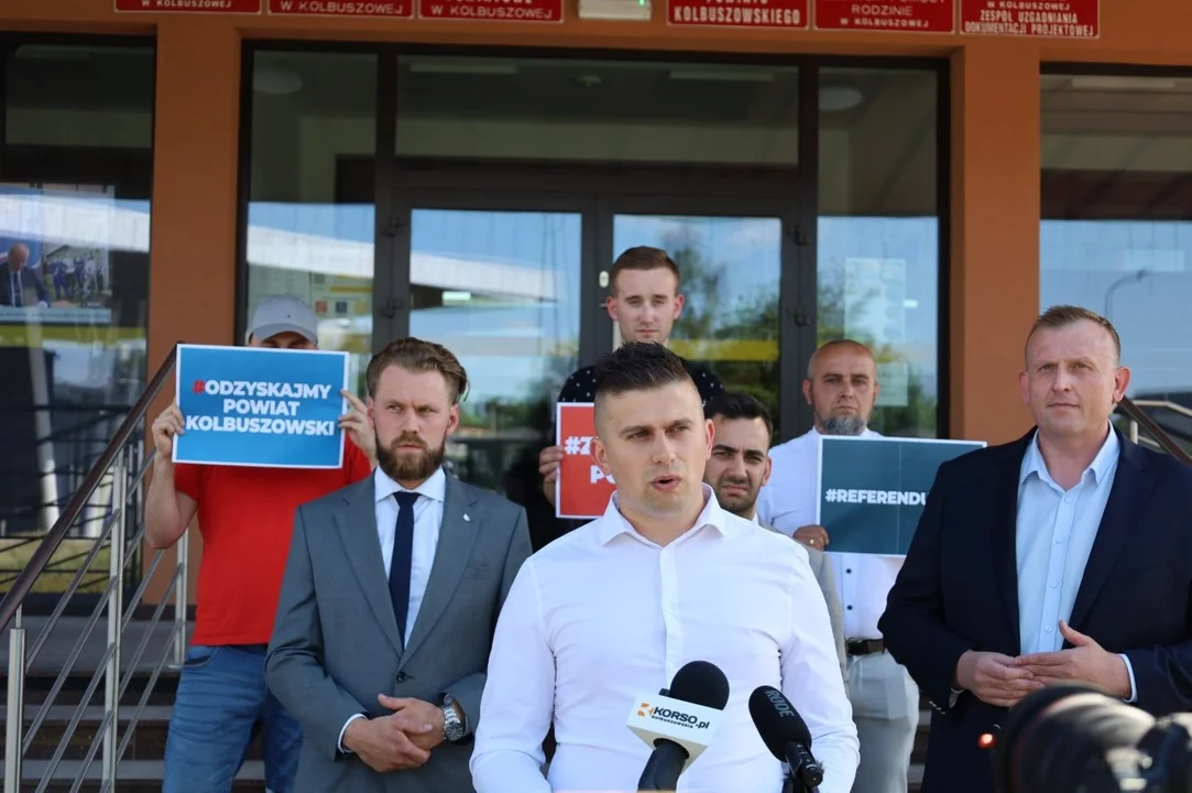 Konferencja prasowa w sprawie referendum dot. odwołania Rady Powiatu Kolbuszowskiego i starosty