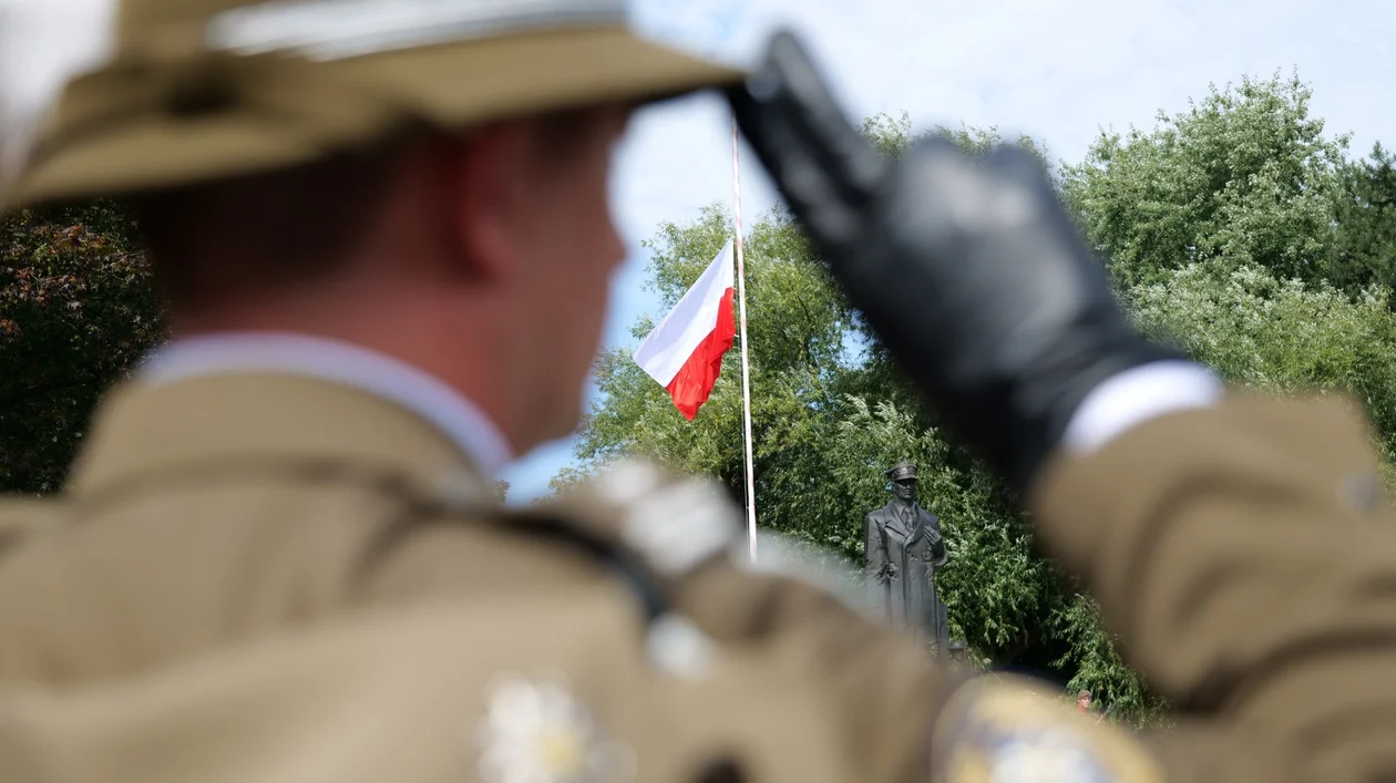 Obchody Święta Wojska Polskiego w Rzeszowie - Zdjęcie główne