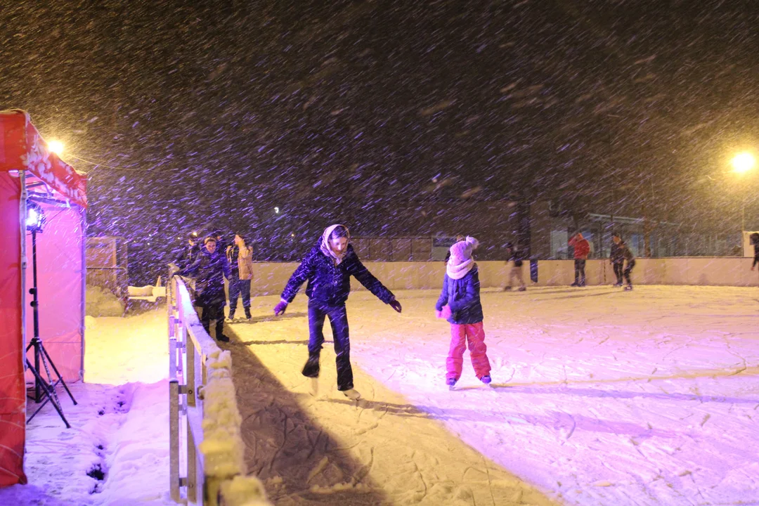 Disco na lodzie z DJ-em na lodowisku MOSIR Mielec