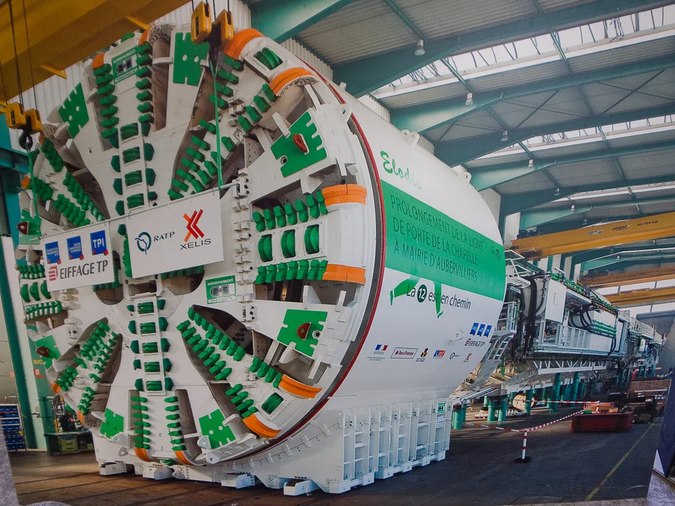 Gigantyczna maszyna TBM Tunnel Boring Machine