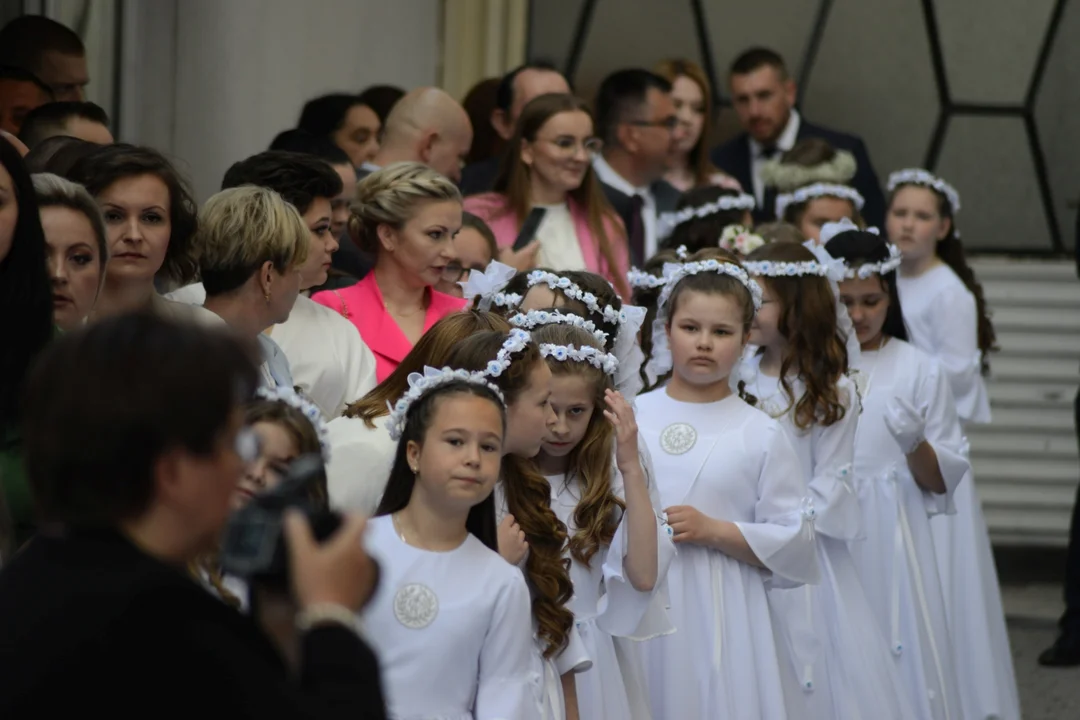 Pierwsza Komunia Święta dzieci ze Szkoły Podstawowej numer 10 w Tarnobrzegu. Parafia Matki Bożej Nieustającej Pomocy