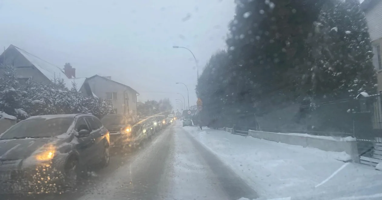 Trudne warunki na drogach w Rzeszowie i całym powiecie