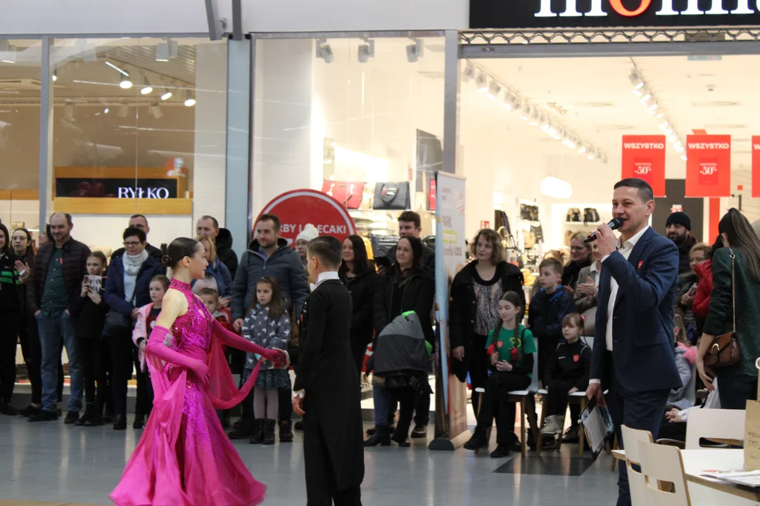 Występ tancerzy Centrum Tańca Gala podczas grania WOŚP