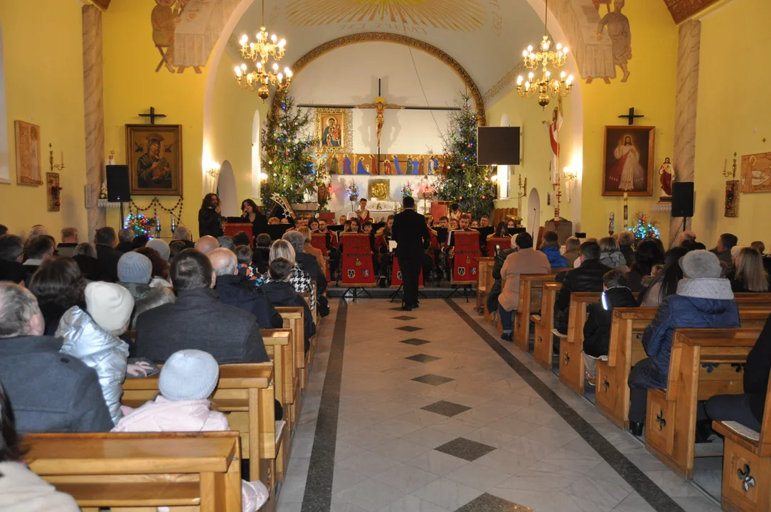 Koncert kolęd Orkiestry Dętej Dobrynin w kościele w Dobryninie