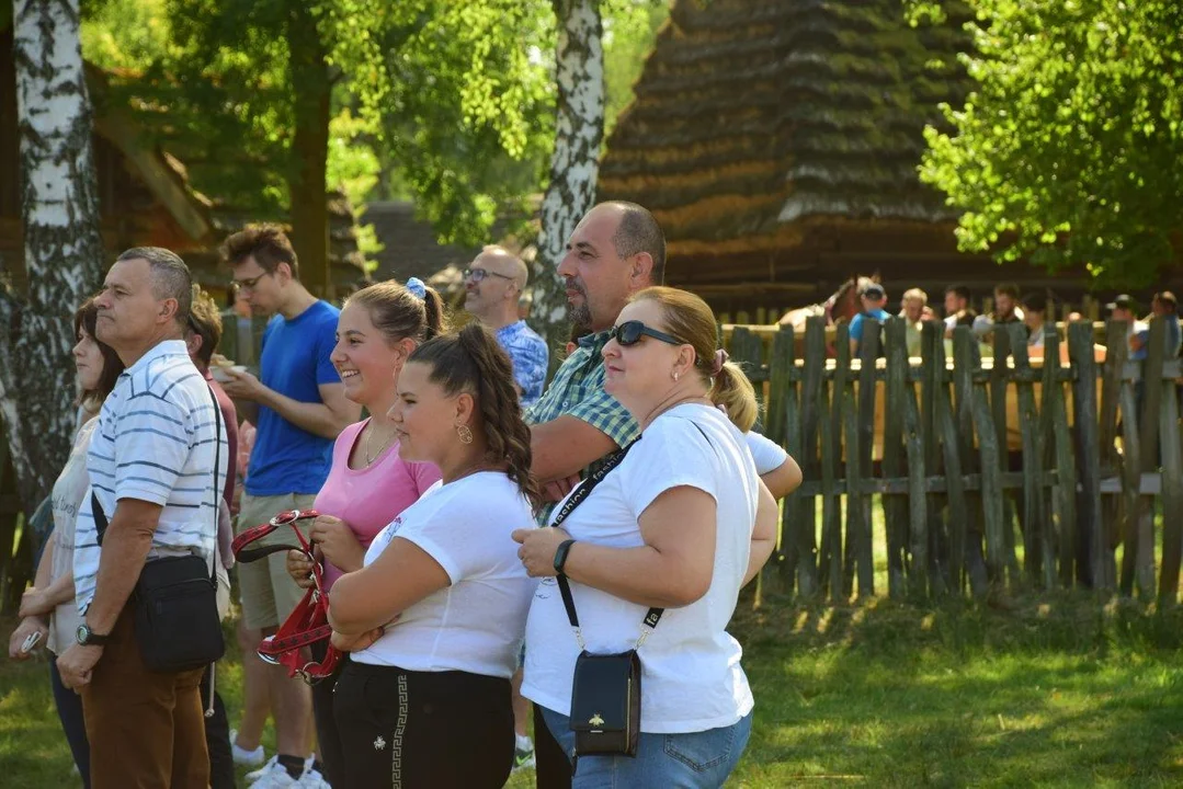 Tłumy na imprezie w skansenie w Kolbuszowej.