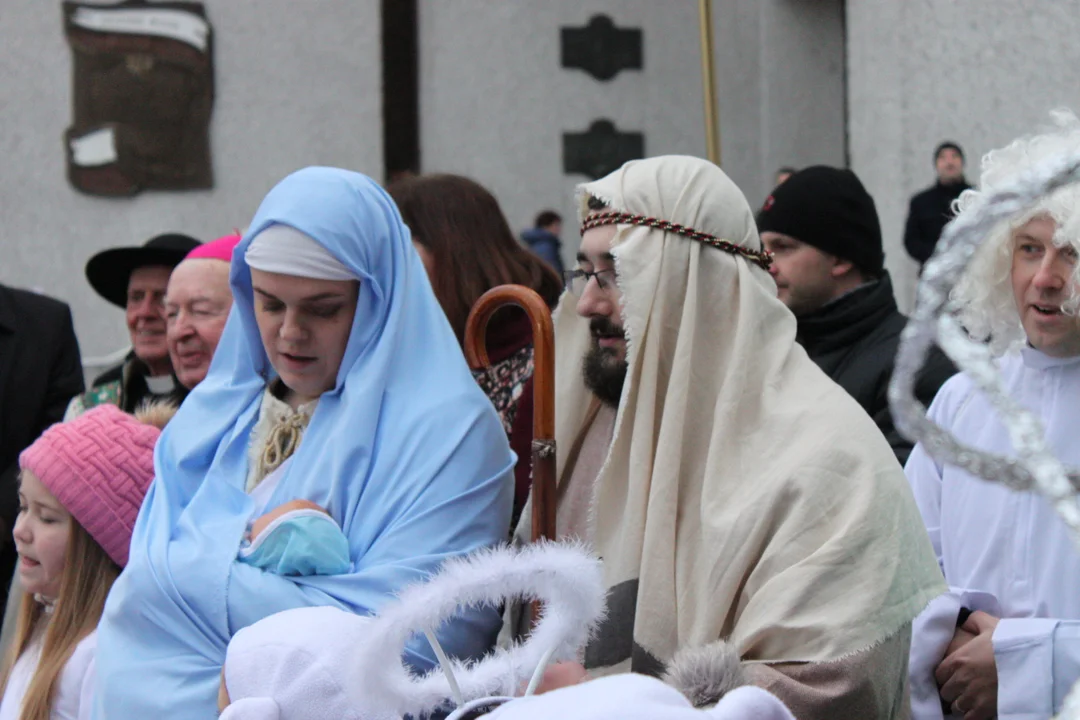 Orszak Trzech Króli w Rzeszowie. Kolęda pokoju z Zalesia do Katedry Rzeszowskiej