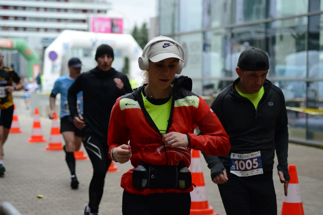 16. PKO Półmaraton Rzeszowski oraz 8. PKO Sztafeta Półmaratońska w Rzeszowie - dużo zdjęć z trasy i mety