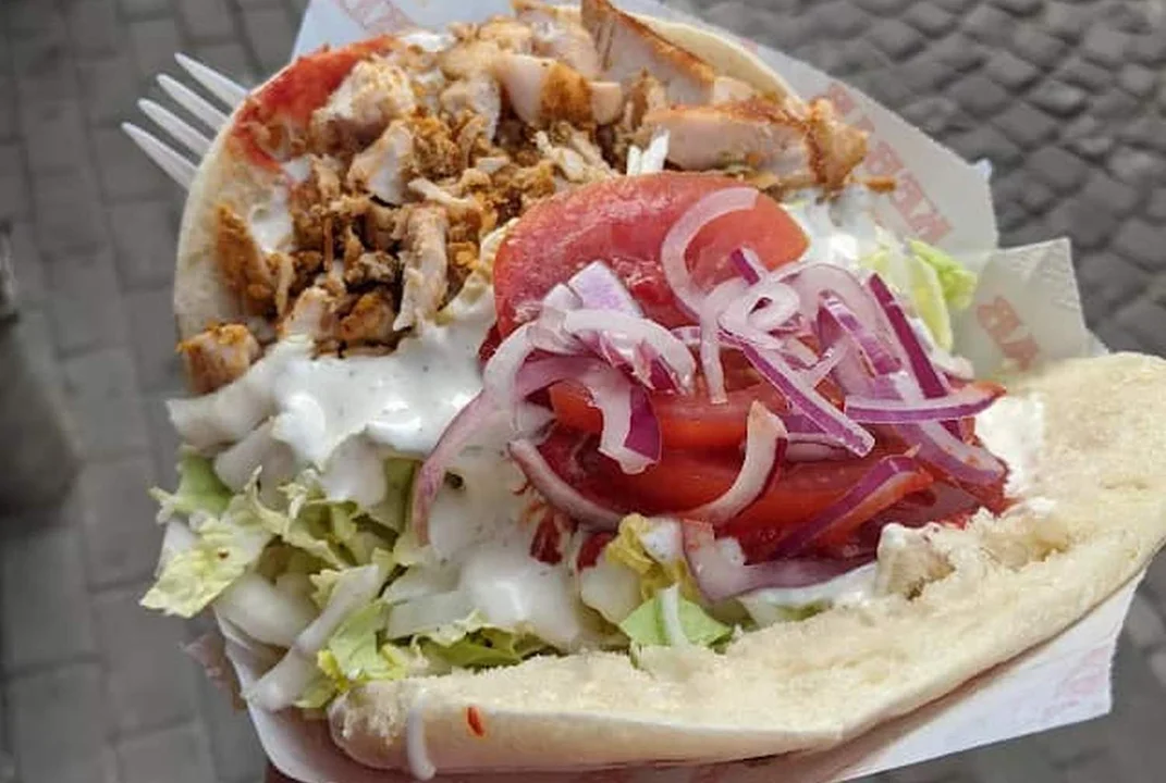 Kebab Pomarańczowa Budka (pl. Jana Kilińskiego 4)