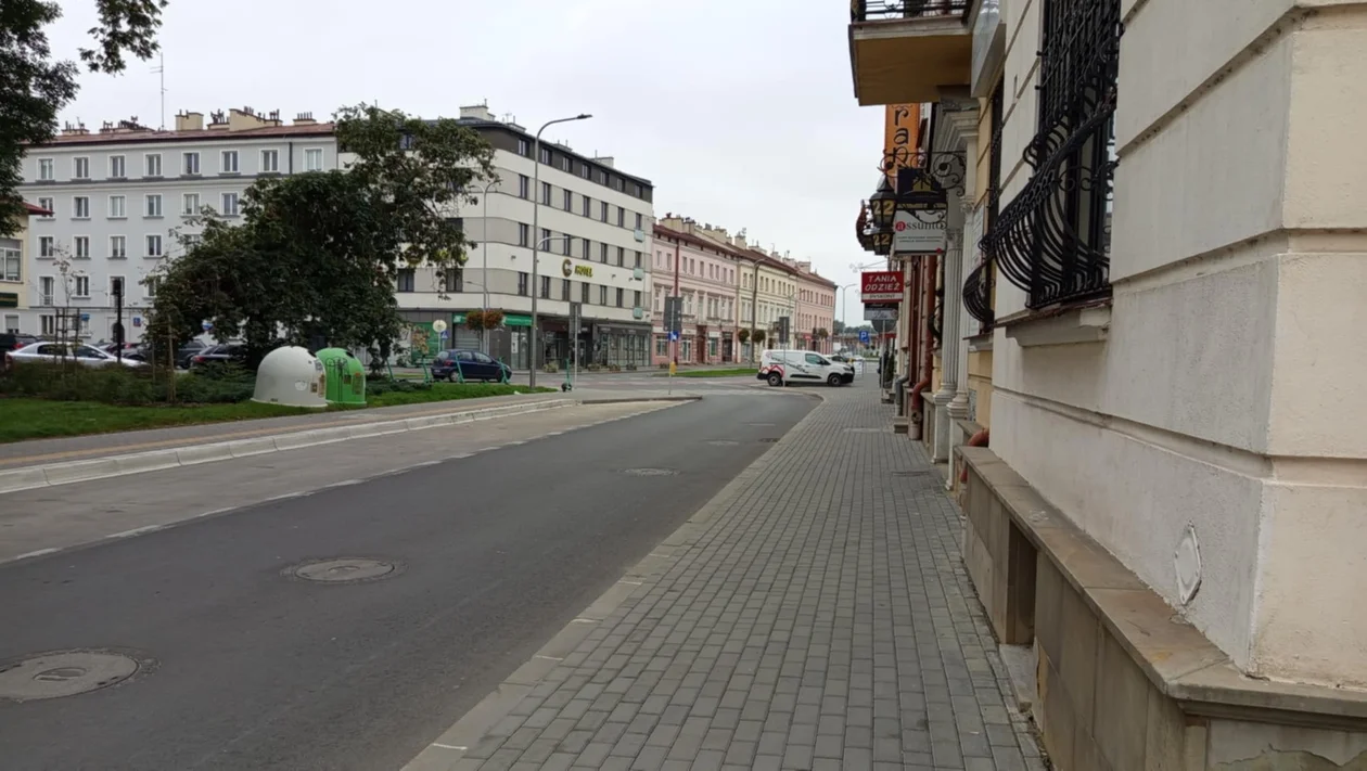 Niszczejąca zabudowa