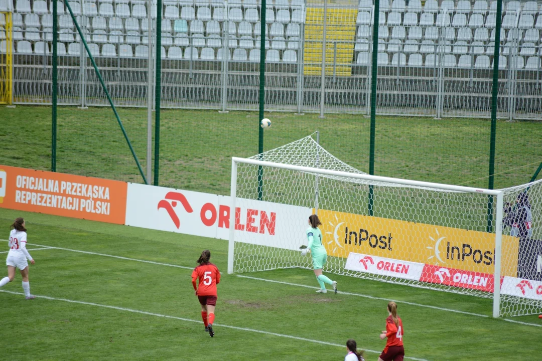 Eliminacje Euro U-19 kobiet w Stalowej Woli. Kibice na trybunach oraz kulisy meczu