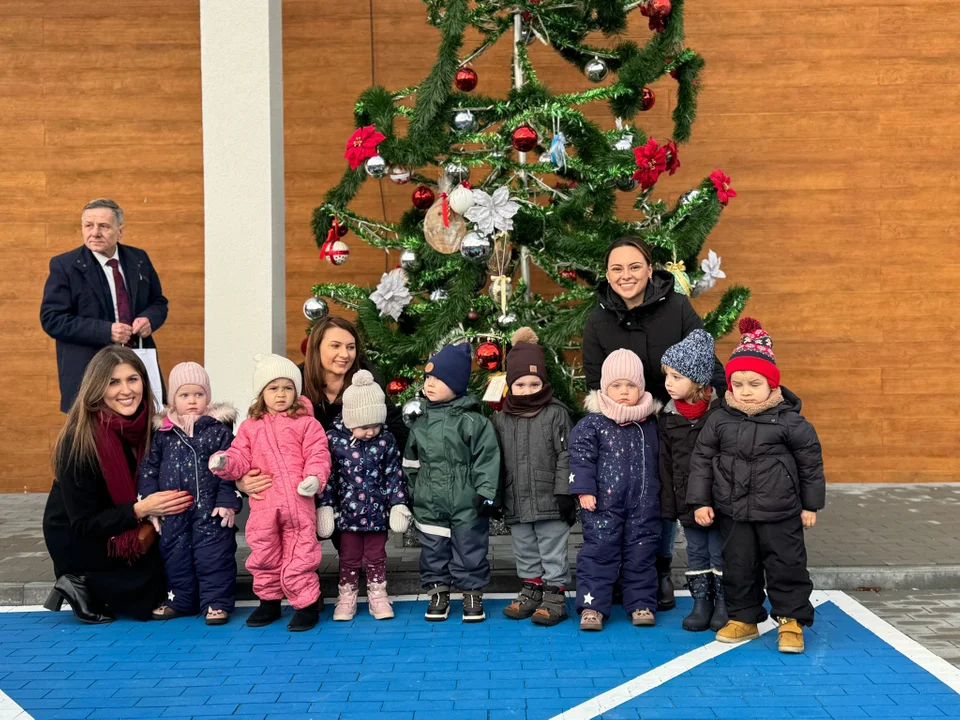 Wspólne ubieranie choinki w Raniżowie