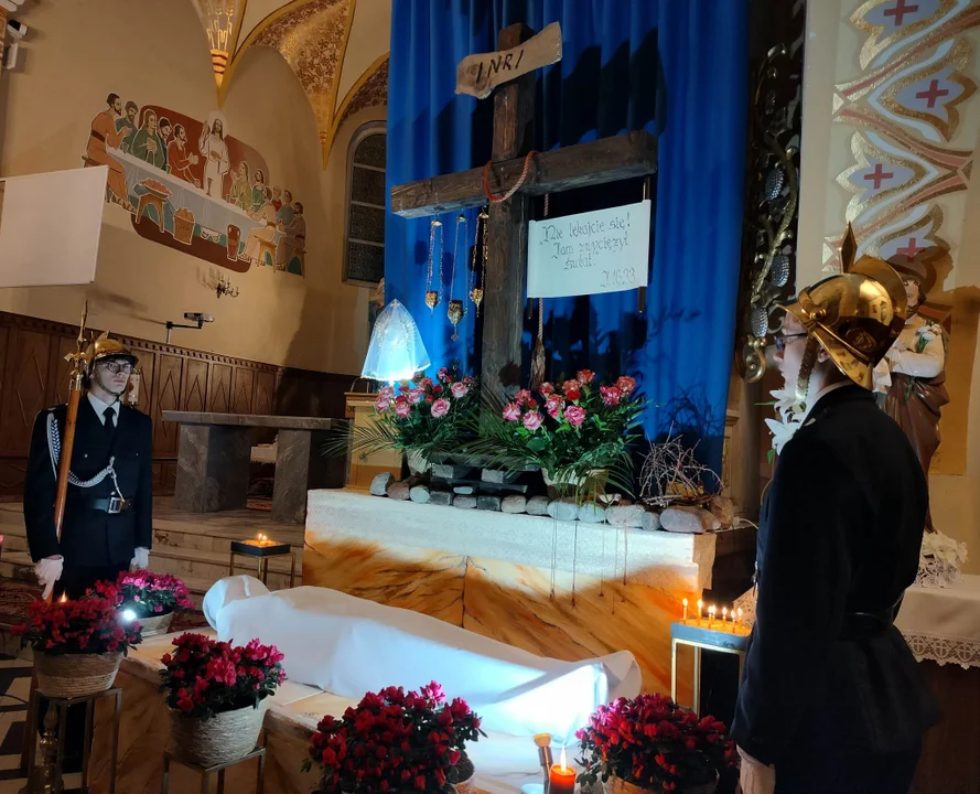 Groby Pańskie w kościołach Diecezji Sandomierskiej