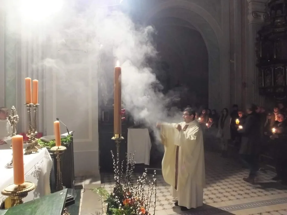 Liturgia Wigilii Paschalnej w Tarnobrzegu
