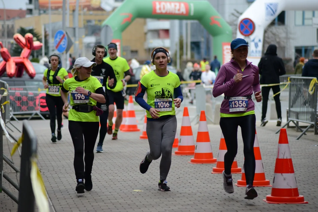 Mnóstwo biegaczy z całego regionu i nie tylko na 16. PKO Półmaratonie Rzeszowskim oraz 8. PKO Sztafecie Półmaratońskiej - zdjęcia część 2