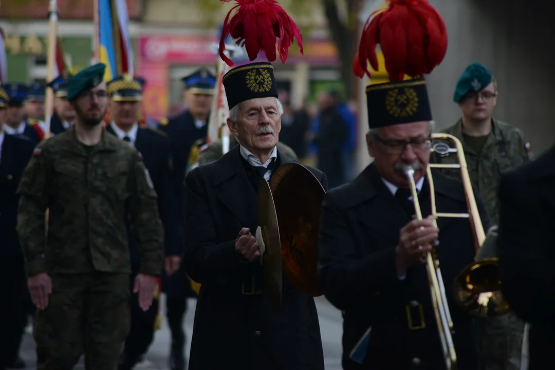 Narodowe Święto Niepodległości w Tarnobrzegu. Uroczystości przy pomniku Marszałka Józefa Piłsudskiego. - 104 lata temu narodziła się nowoczesna Polska - mówi prezydent miasta Dariusz Bożek [ZDJĘCIA - CZĘŚĆ 1]