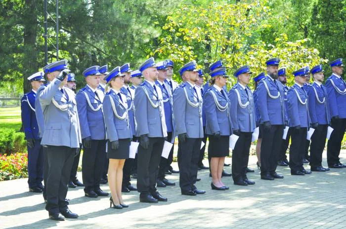 Ilu policjantów pracuje w Komendzie Powiatowej Policji w Mielcu? Poznajcie swoich dzielnicowych [ZDJĘCIA] - Zdjęcie główne