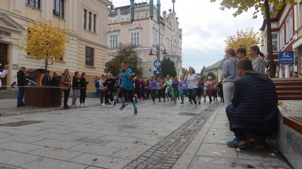 Biegi młodzieżowe 2022 w Rzeszowie. Mnóstwo uczestników [ZDJĘCIA, WIDEO]