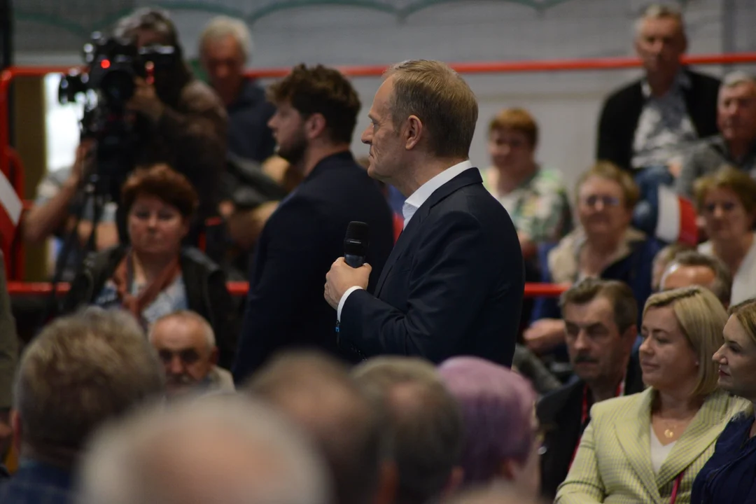 Donald Tusk w Tarnobrzegu. Tłumy mieszkańców na spotkaniu