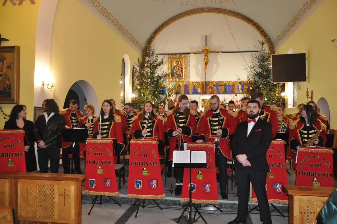 Koncert kolęd Orkiestry Dętej Dobrynin w kościele w Dobryninie