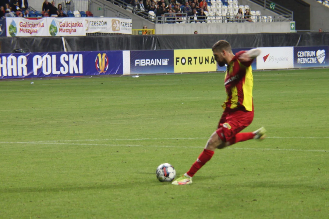 Puchar Polski: Zdecydowały karne. Stal Rzeszów przegrywa w Pucharze Polski z ekstraklasową Koroną Kielce (3-3, 7-8 rz.k)