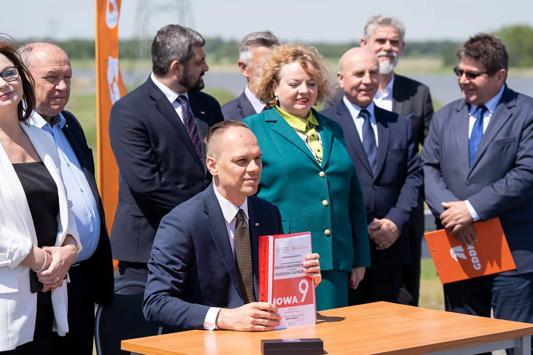 Nowy przebieg DK9. 60 km nowej drogi połączy autostradę A4 na węźle Rzeszów-Zachód z drogą ekspresową S74