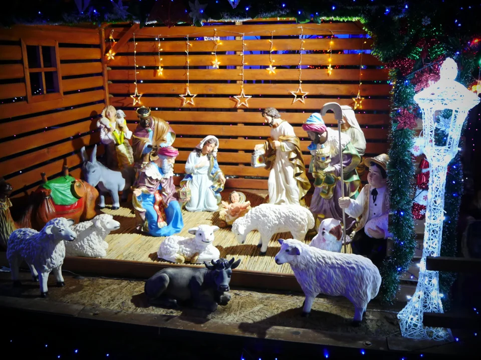 Świąteczne oświetlenie w Partyni