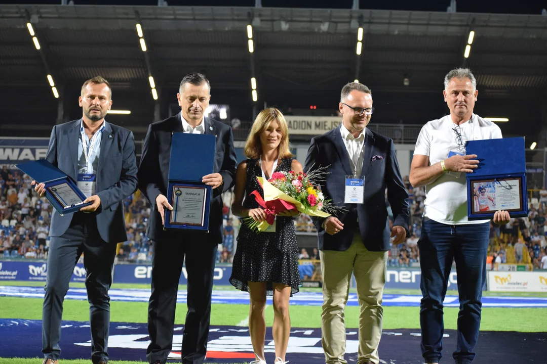 Kasia Zdziebło nagrodzona na stadionie